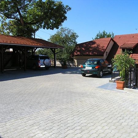Penzión Pod Hradom Trenčín Exterior foto
